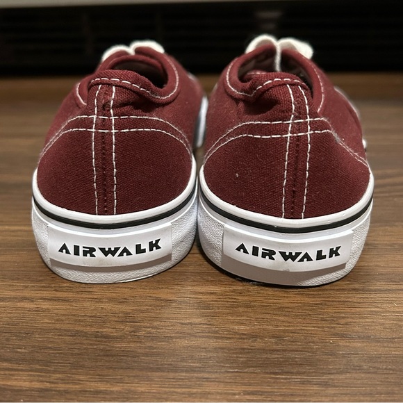 Airwalk Canvas Sneakers NWOT - Picture 3 of 8